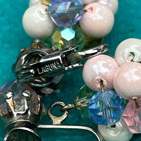 Vtg Laguna Dangle Drop Clip-On Earrings Multi Clustered AB Crystal & Faux Pearls - Picture 8 of 8